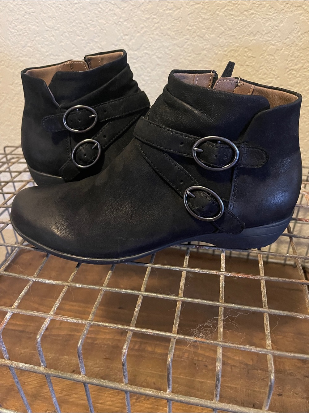 NWOB Dansko Faithe Ankle Booties Burnished Nubuck | 38 (7.5-8)